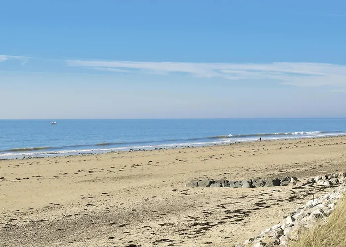 Lovely In Hauteville-sur-Mer